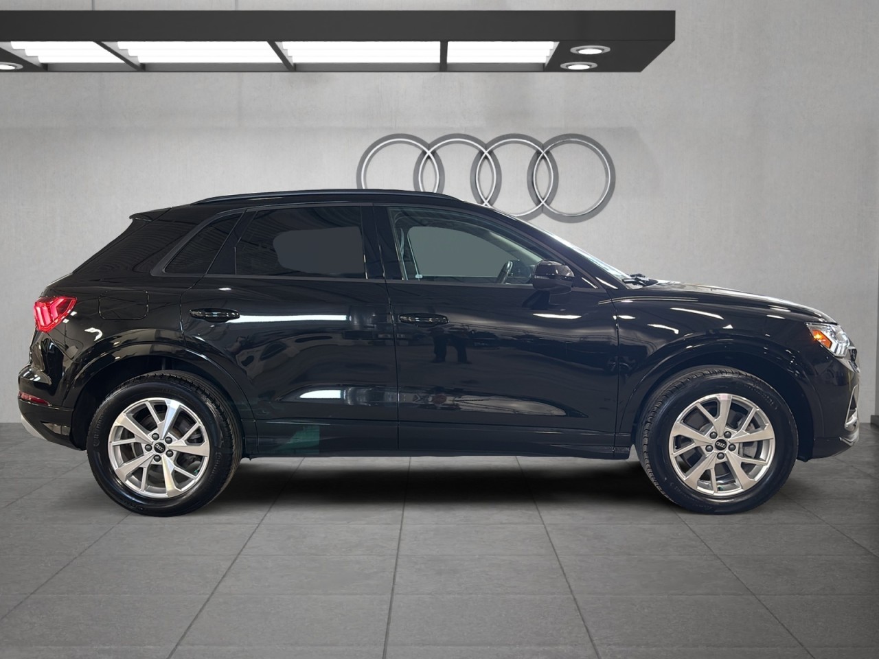 2023 Audi Q3 - Image 3