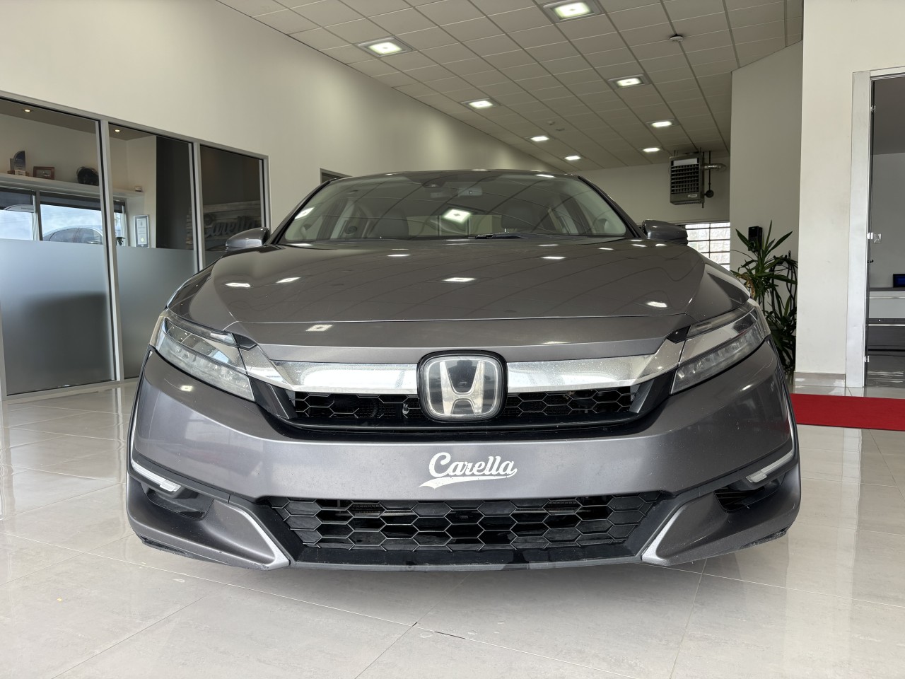 2018 Honda Clarity Plug-In Hybrid - Image 2