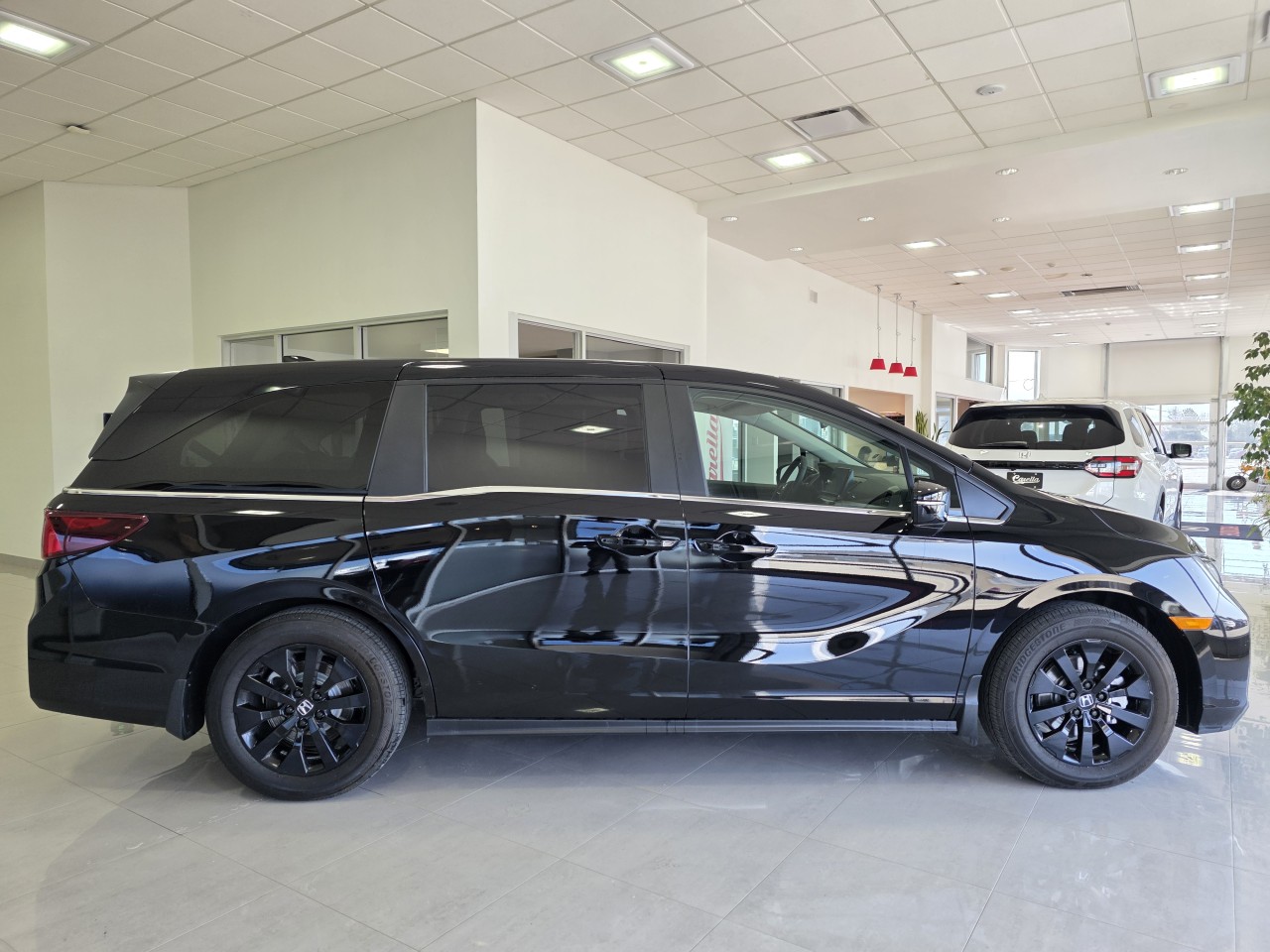 2026 Honda Odyssey - Image 4