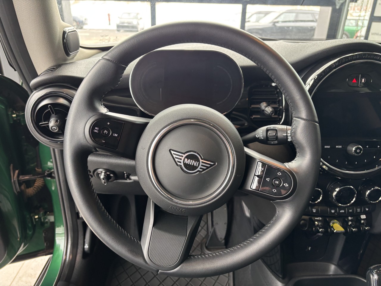 2023 Mini Cooper - Image 13