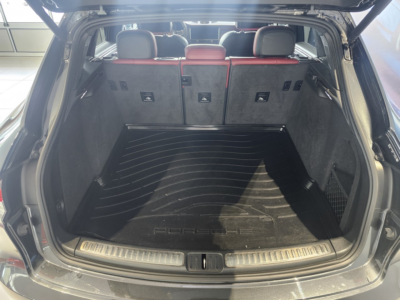 2023 Porsche Macan - Image 5
