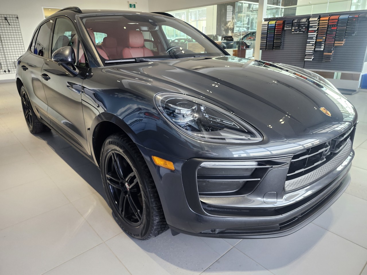2023 Porsche Macan - Image 8