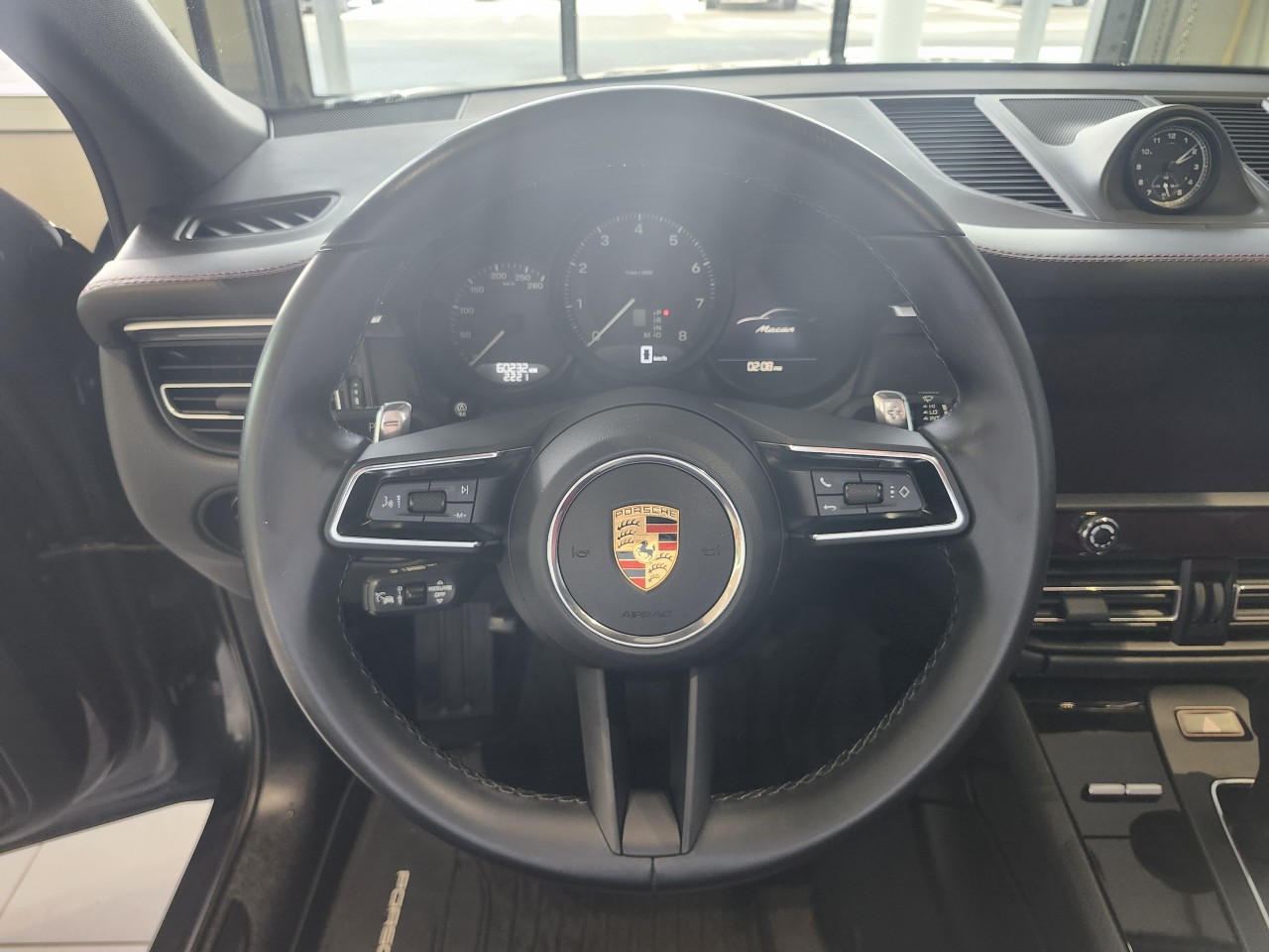 2023 Porsche Macan - Image 13