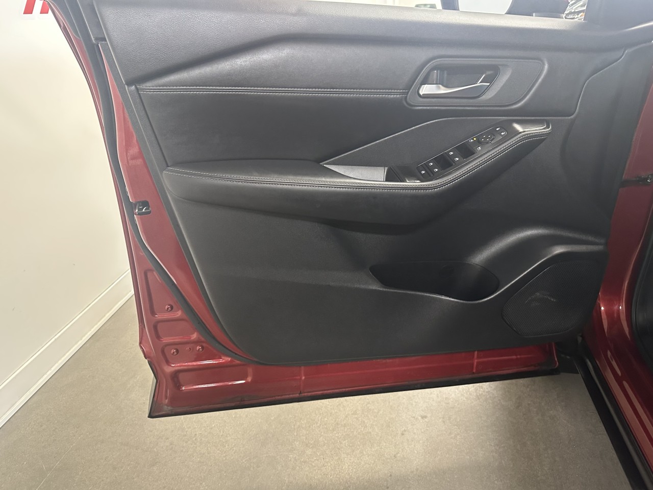 2025 Nissan Rogue - Image 11