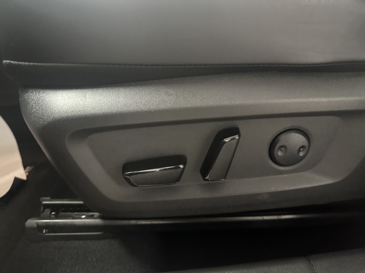 2025 Nissan Rogue - Image 12