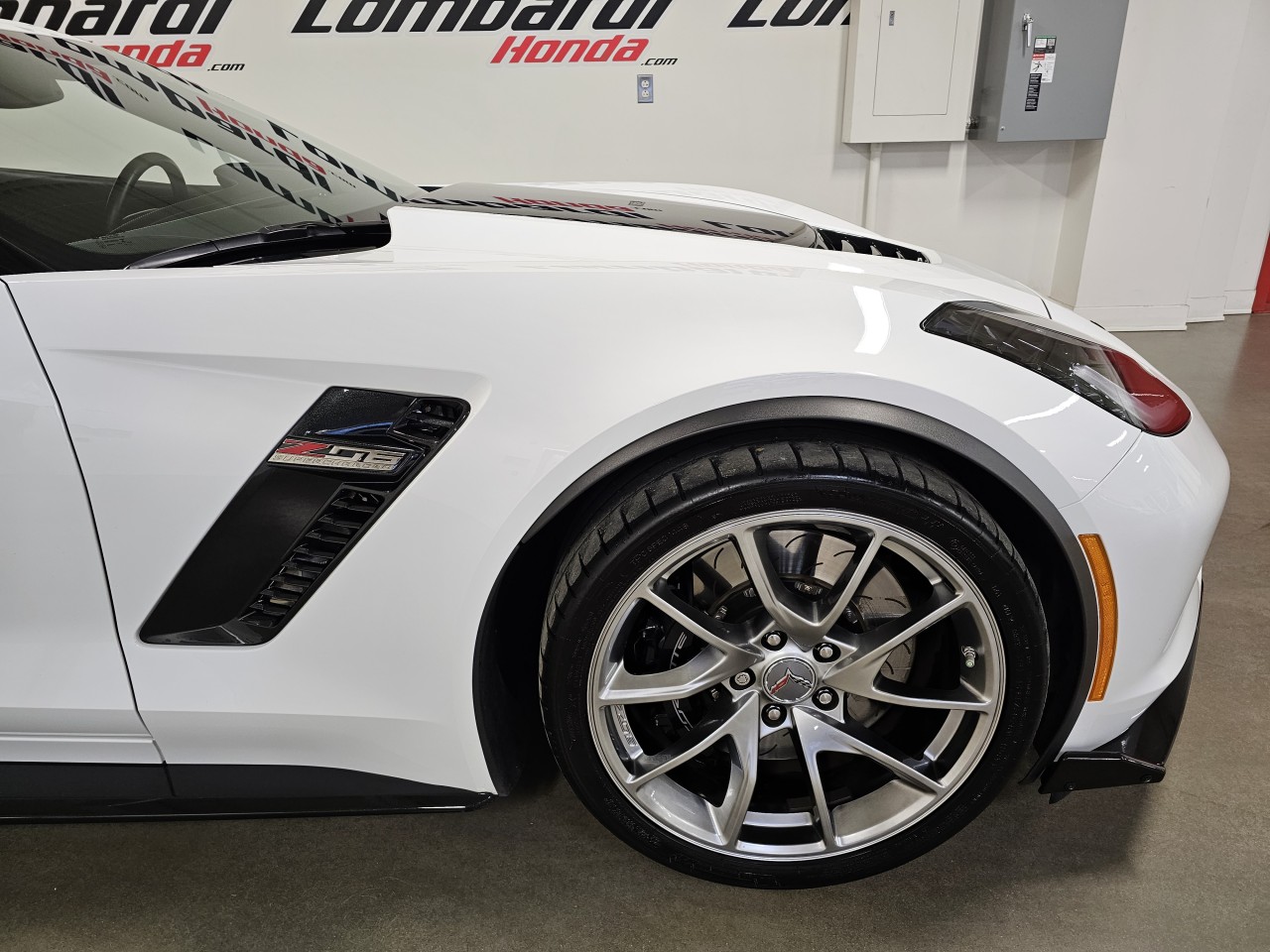 2019 Chevrolet Corvette - Image 3