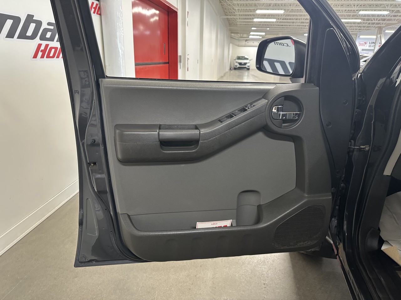 2014 Nissan Xterra - Image 11