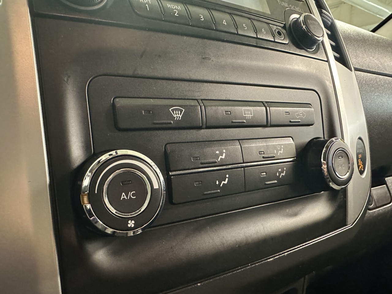 2014 Nissan Xterra - Image 19