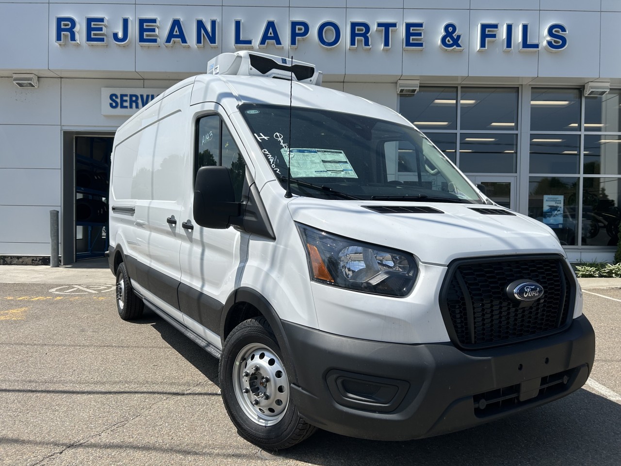 2024 Ford Transit fourgon utilitaire - Image 2