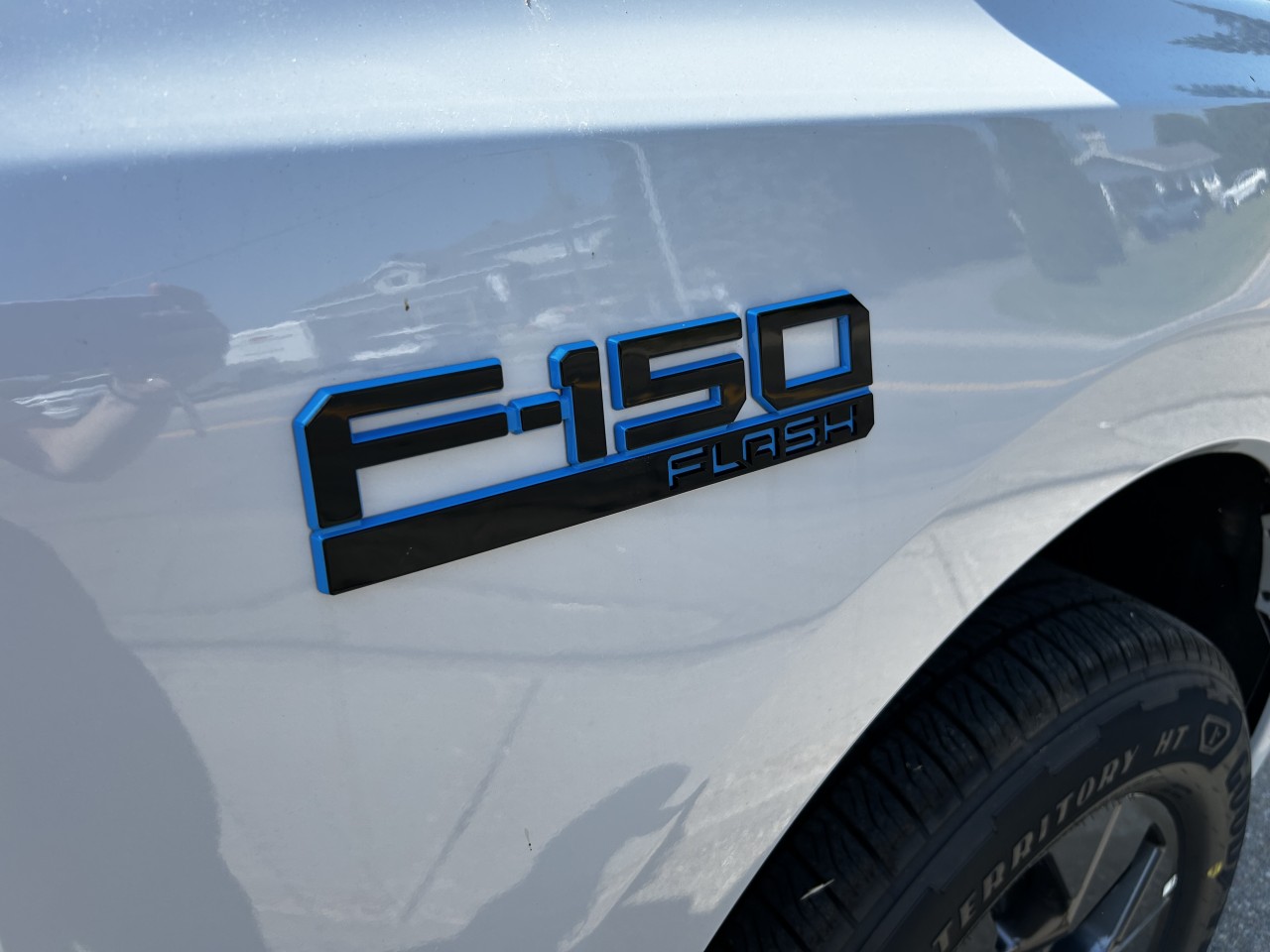 2025 Ford F-150 Lightning - Image 10