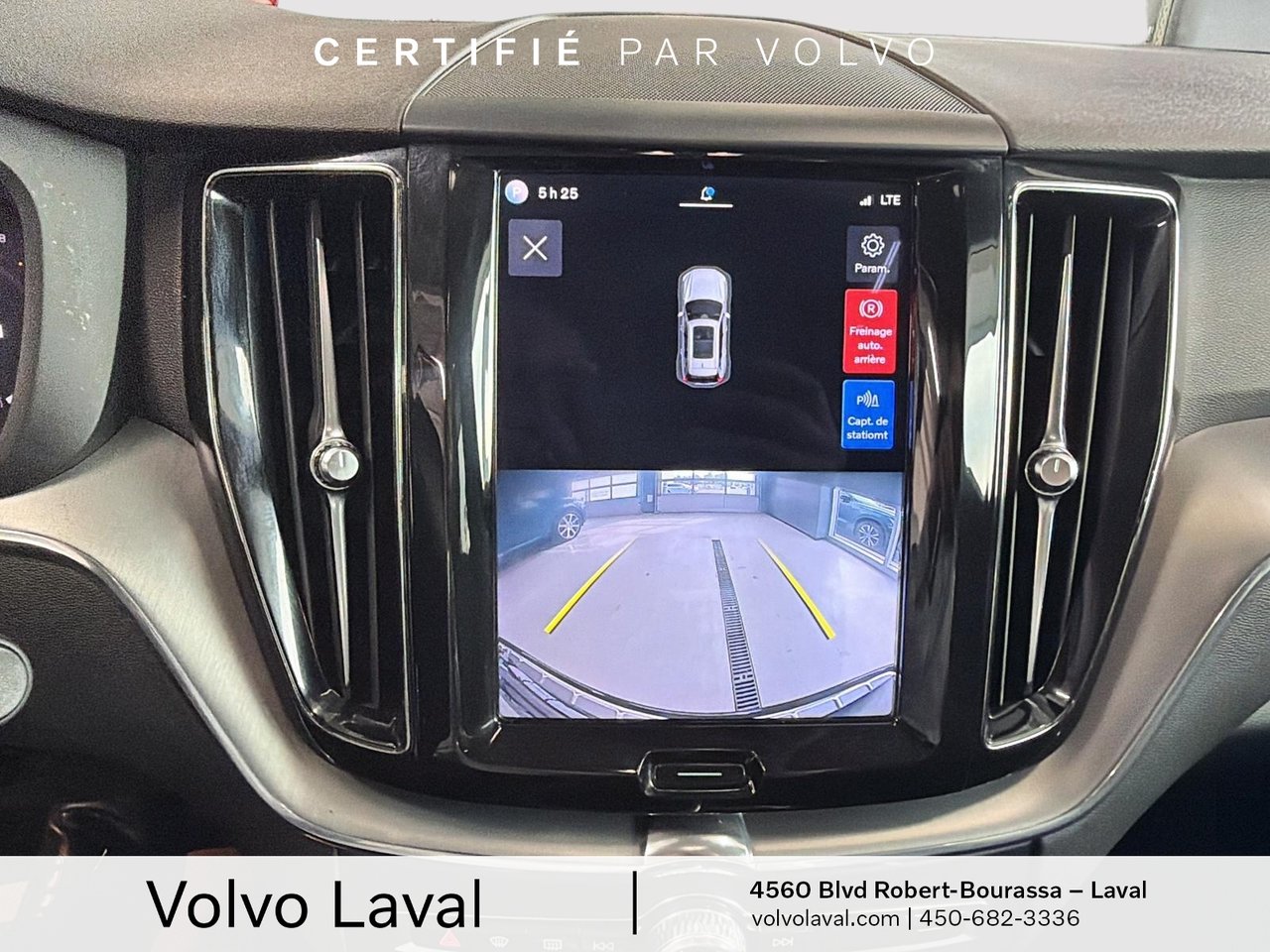 2022 Volvo XC60 - Image 16