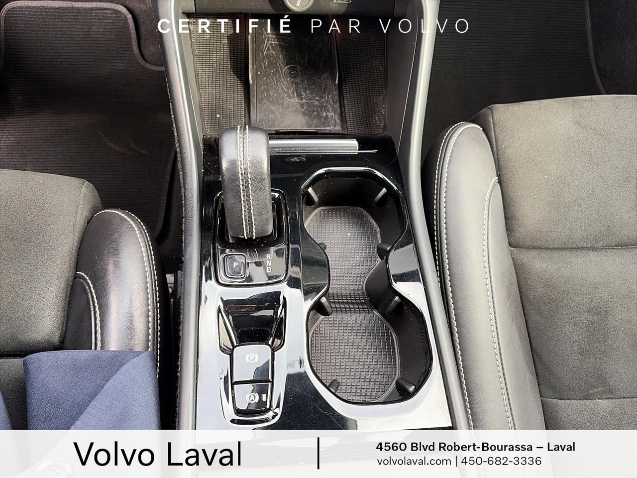 2022 Volvo XC40 - Image 9