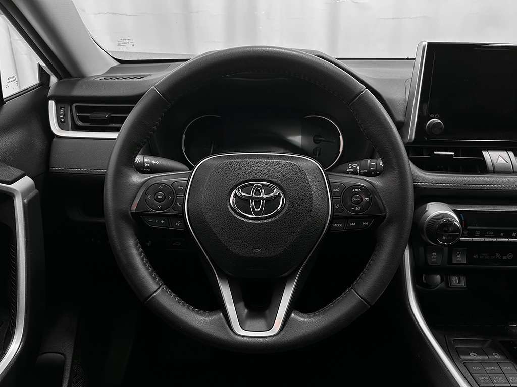 2023 Toyota Rav4 - Image 11