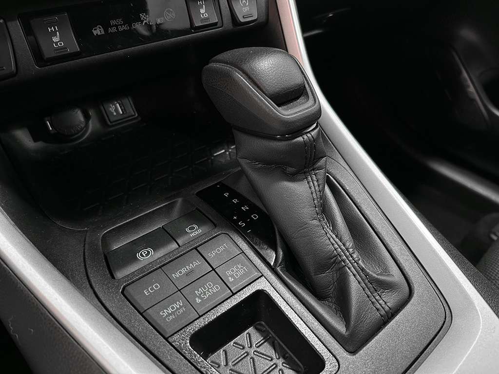 2023 Toyota Rav4 - Image 13