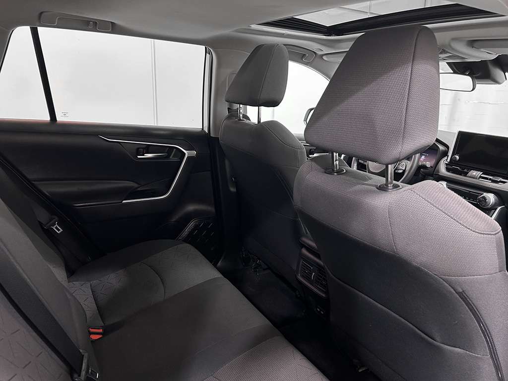 2023 Toyota Rav4 - Image 19