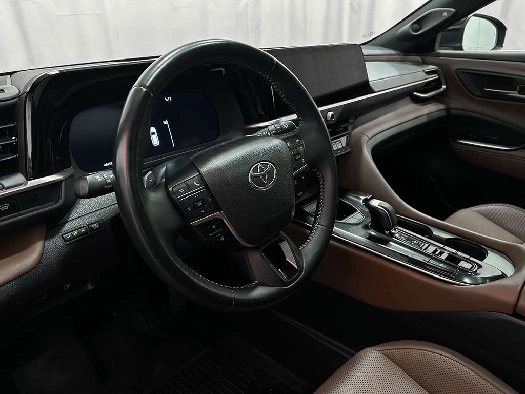 2025 Toyota Crown Signia - Image 8