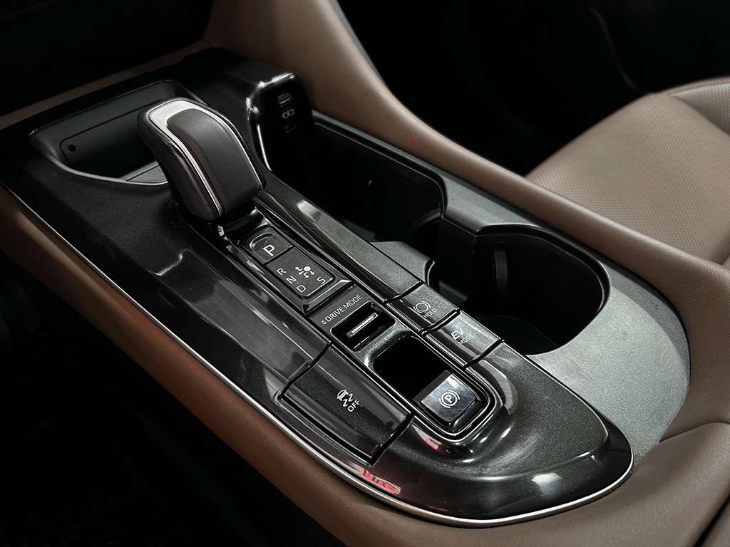 2025 Toyota Crown Signia - Image 13