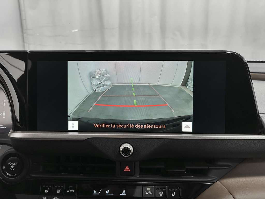 2025 Toyota Crown Signia - Image 15