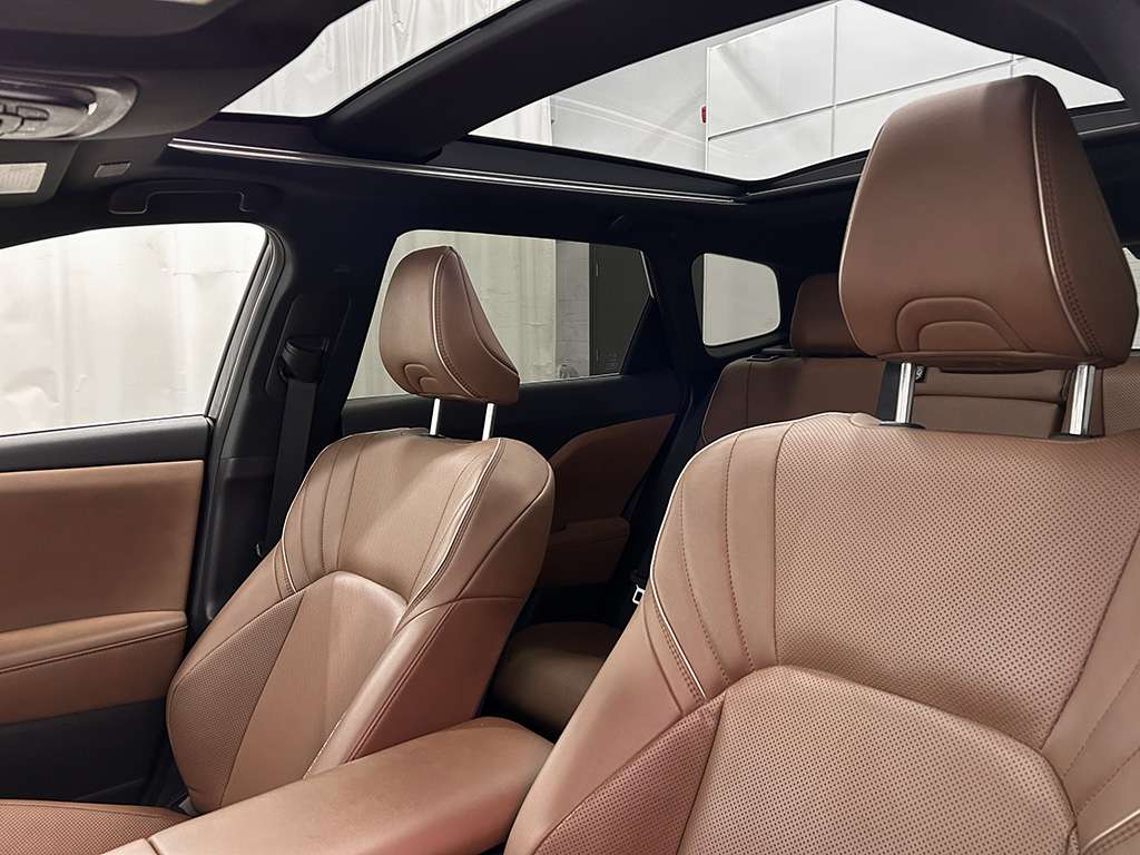 2025 Toyota Crown Signia - Image 16