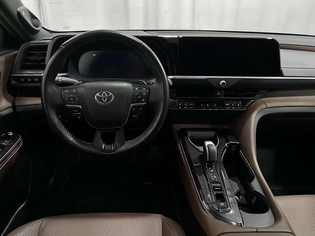 2025 Toyota Crown Signia - Image 18