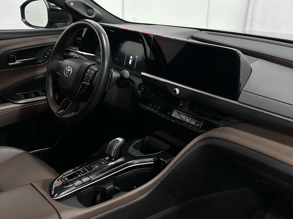 2025 Toyota Crown Signia - Image 20