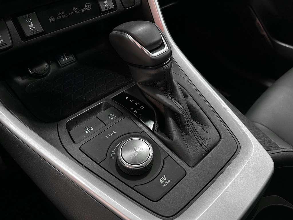 2023 Toyota Rav4 - Image 13