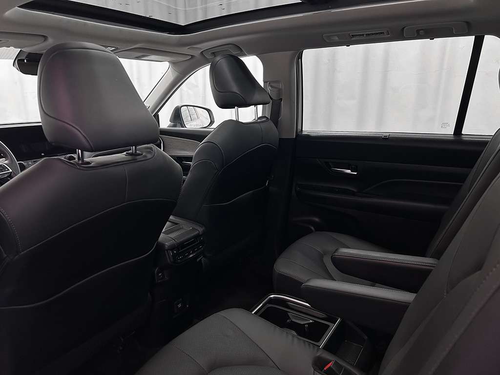2024 Toyota Grand Highlander - Image 16