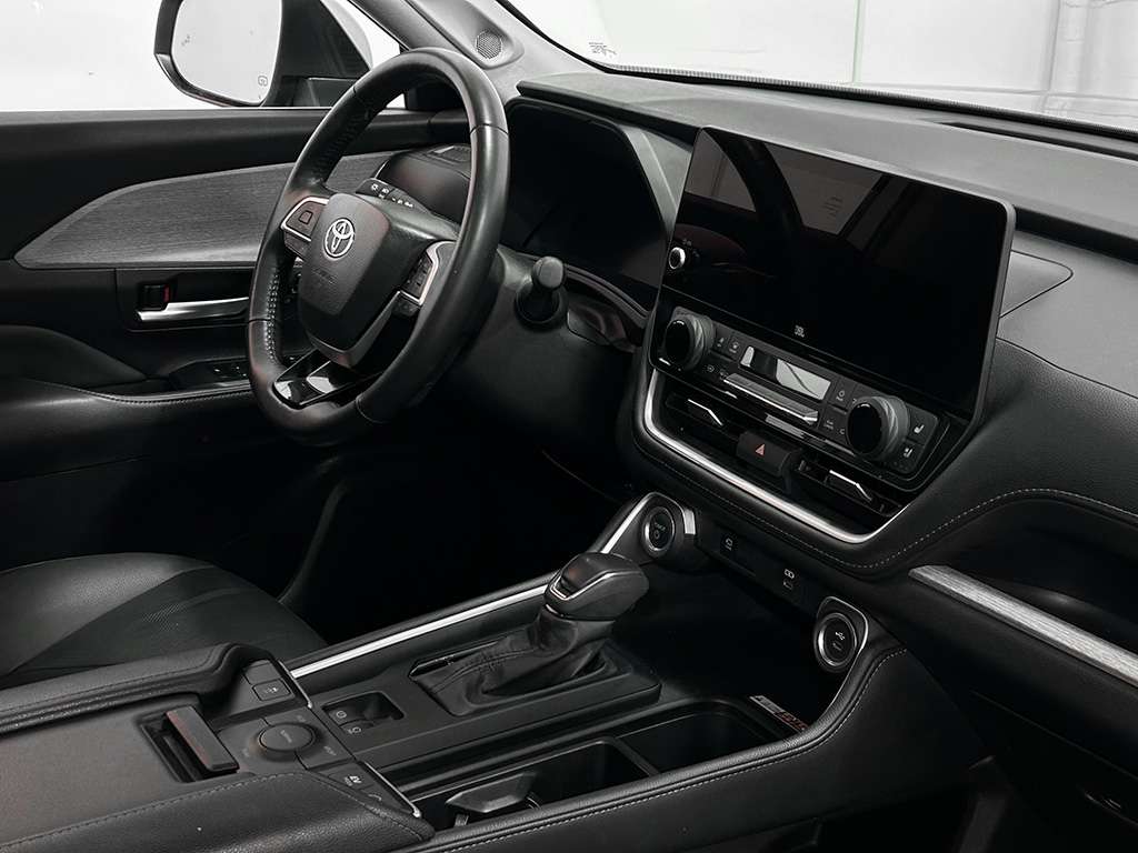 2024 Toyota Grand Highlander - Image 19