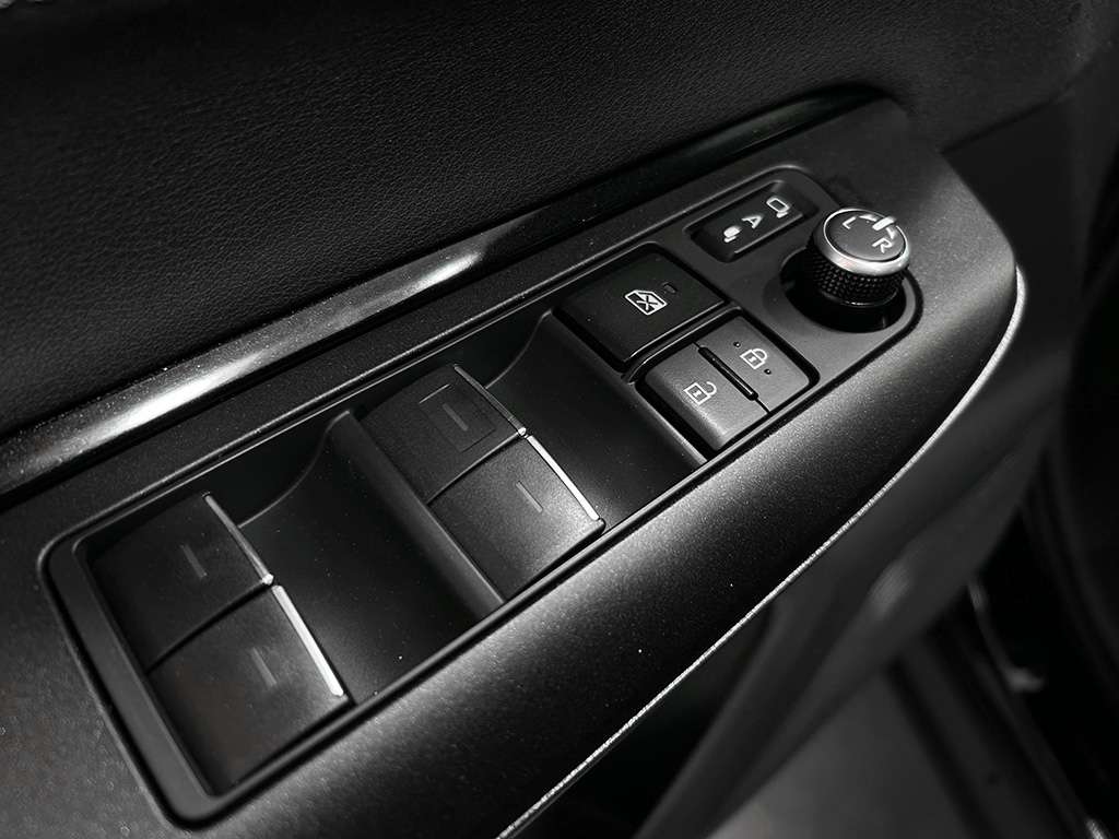 2023 Toyota Venza - Image 9