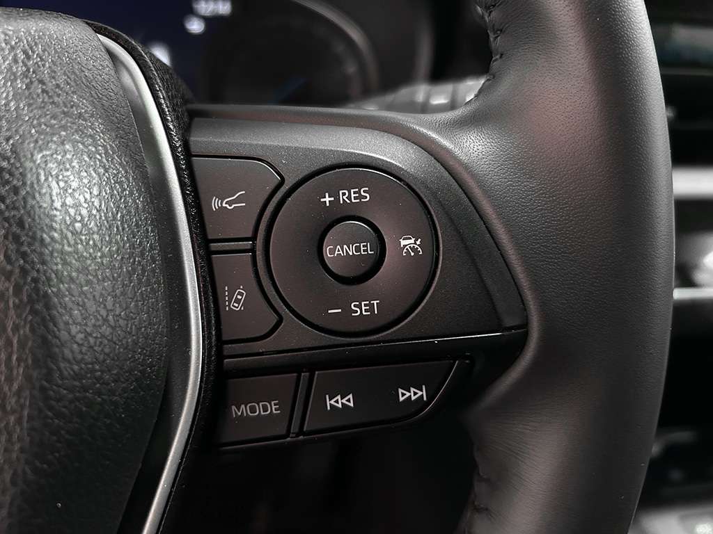 2023 Toyota Venza - Image 12