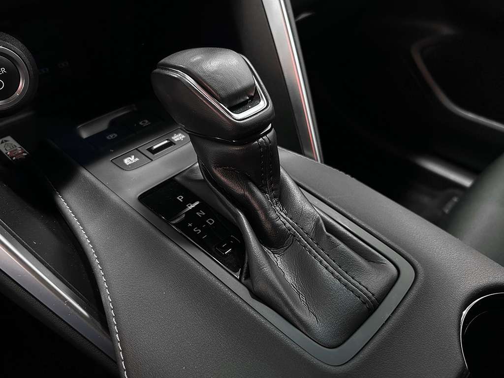 2023 Toyota Venza - Image 13