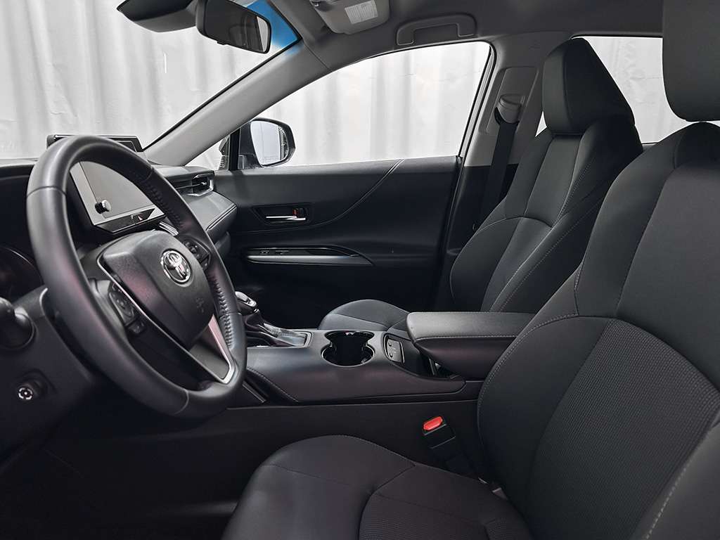2023 Toyota Venza - Image 16