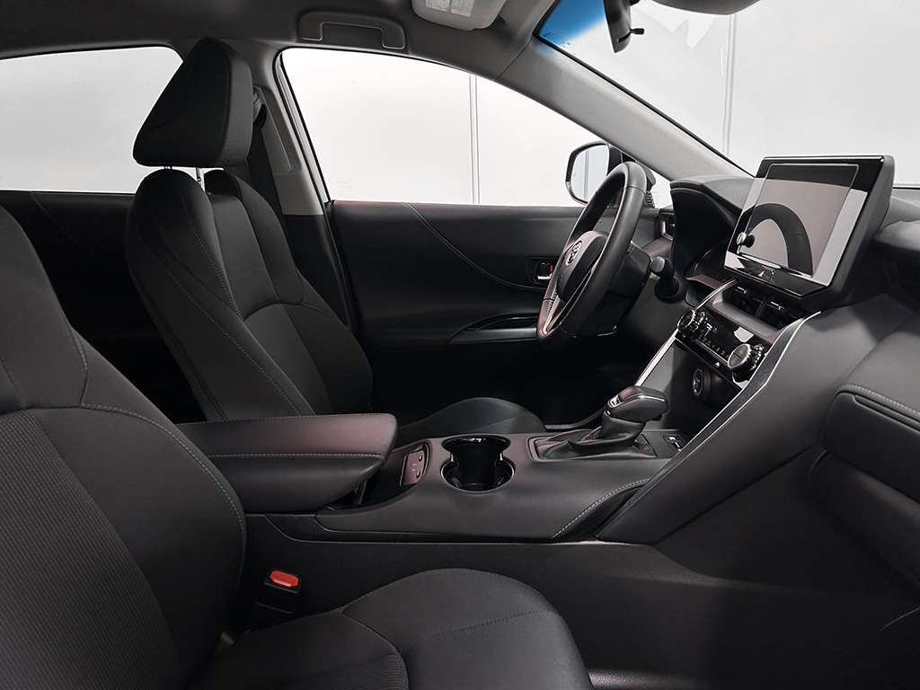 2023 Toyota Venza - Image 21