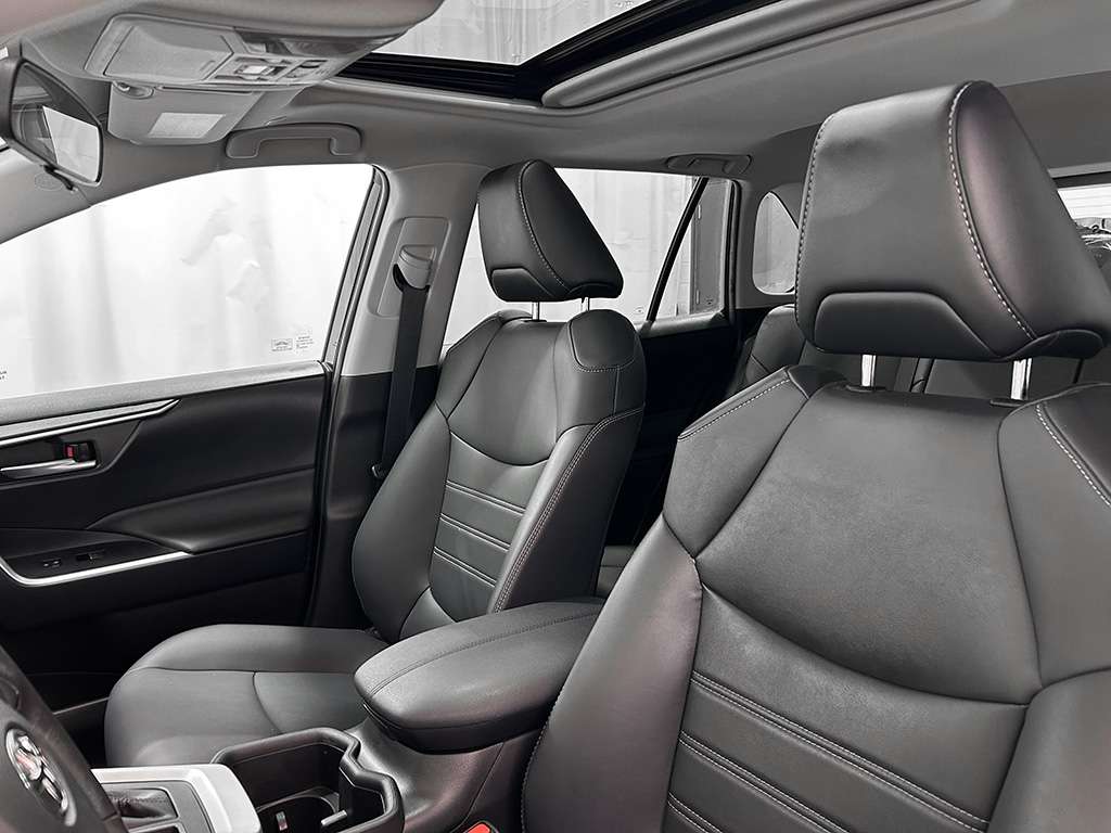 2023 Toyota Rav4 - Image 16