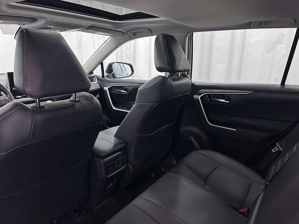 2023 Toyota Rav4 - Image 17