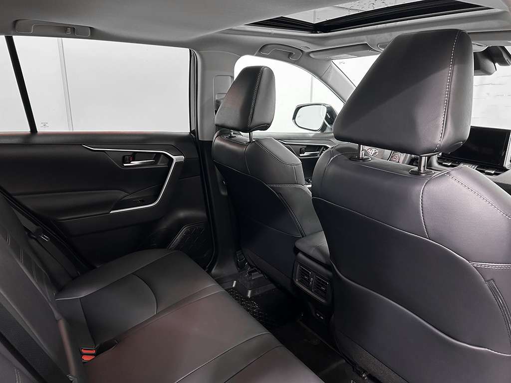 2023 Toyota Rav4 - Image 19