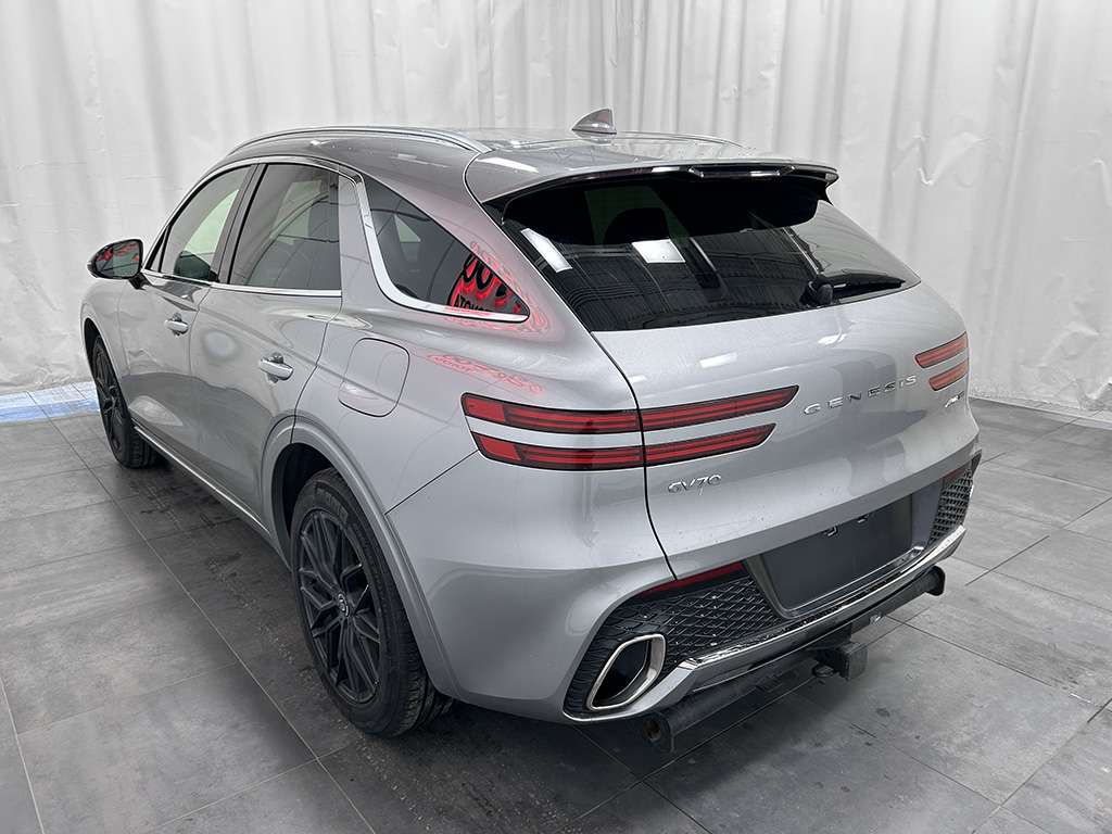 2022 Genesis GV70 - Image 4