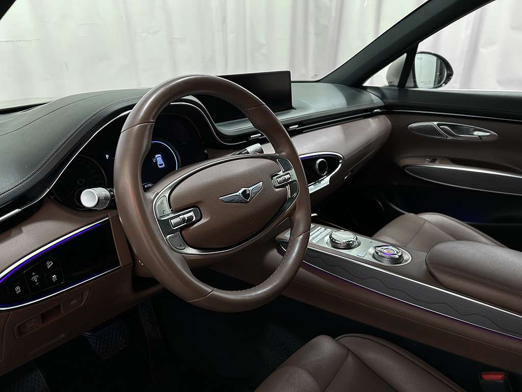 2022 Genesis GV70 - Image 8