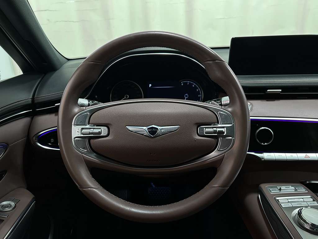2022 Genesis GV70 - Image 11