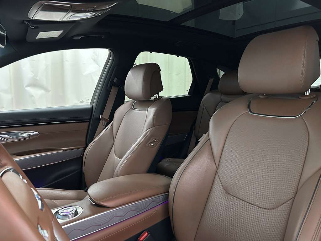 2022 Genesis GV70 - Image 16