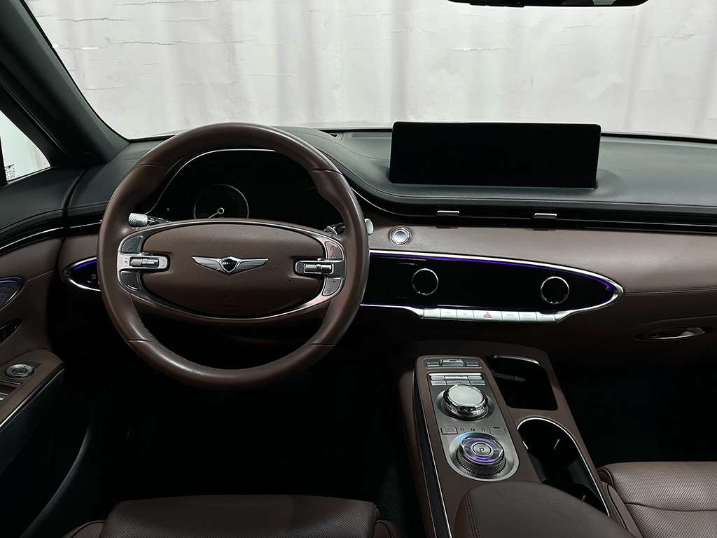 2022 Genesis GV70 - Image 18