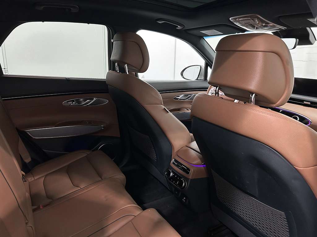 2022 Genesis GV70 - Image 19