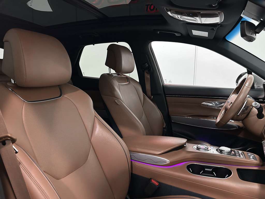 2022 Genesis GV70 - Image 20