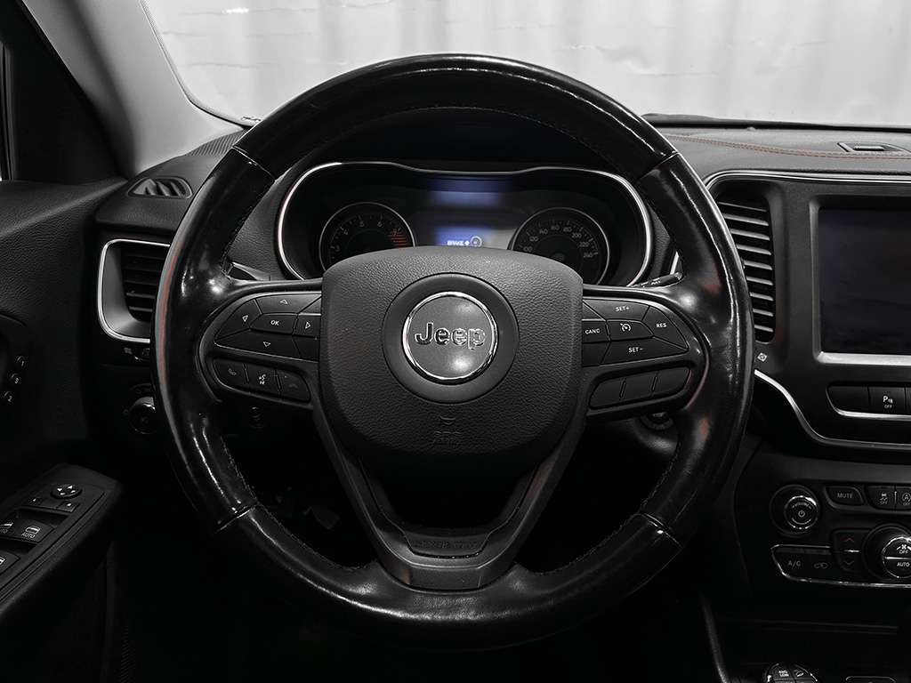 2020 Jeep Cherokee - Image 11