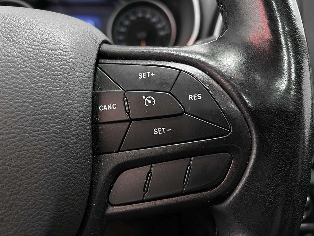 2020 Jeep Cherokee - Image 12