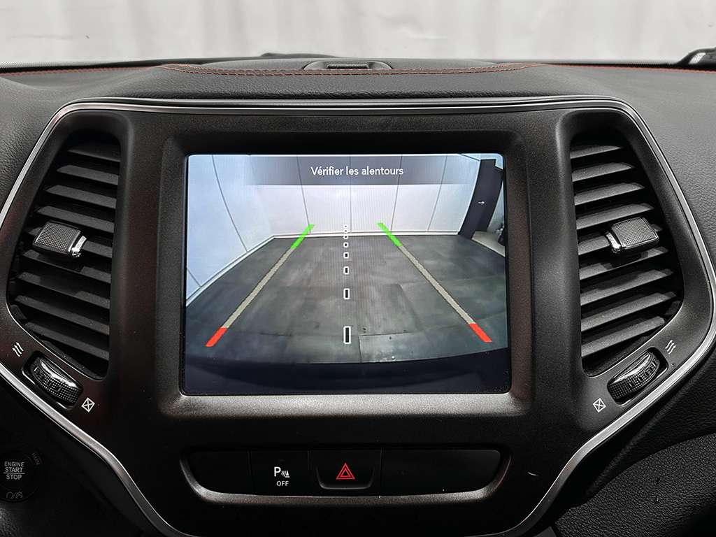 2020 Jeep Cherokee - Image 15