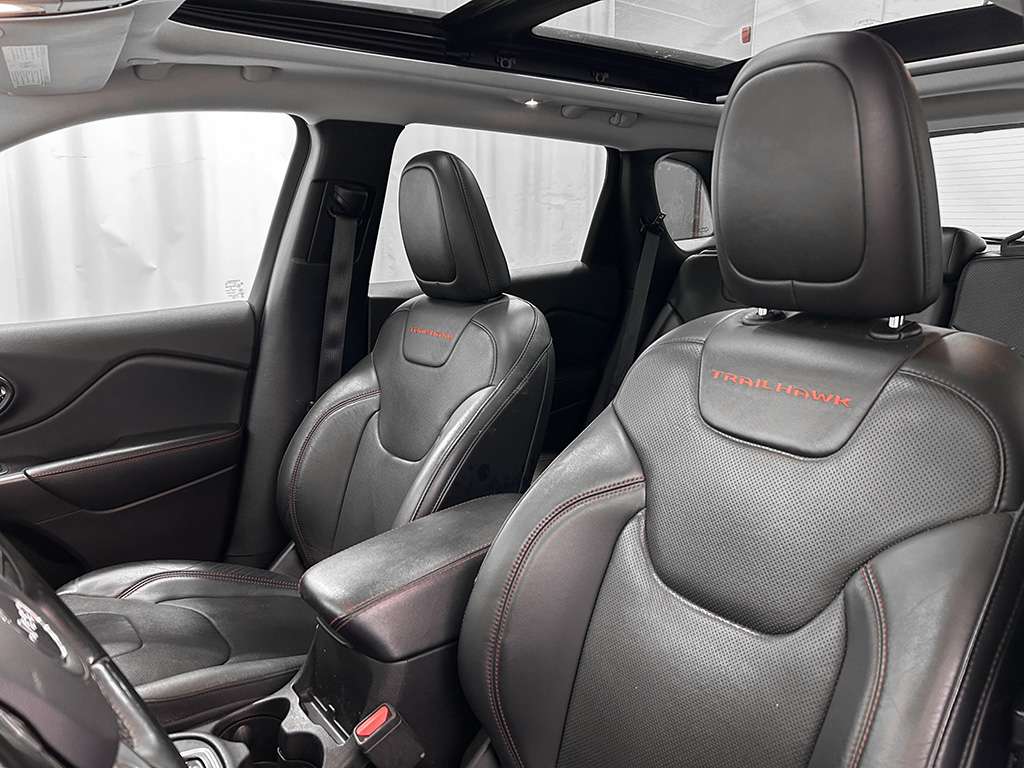 2020 Jeep Cherokee - Image 16