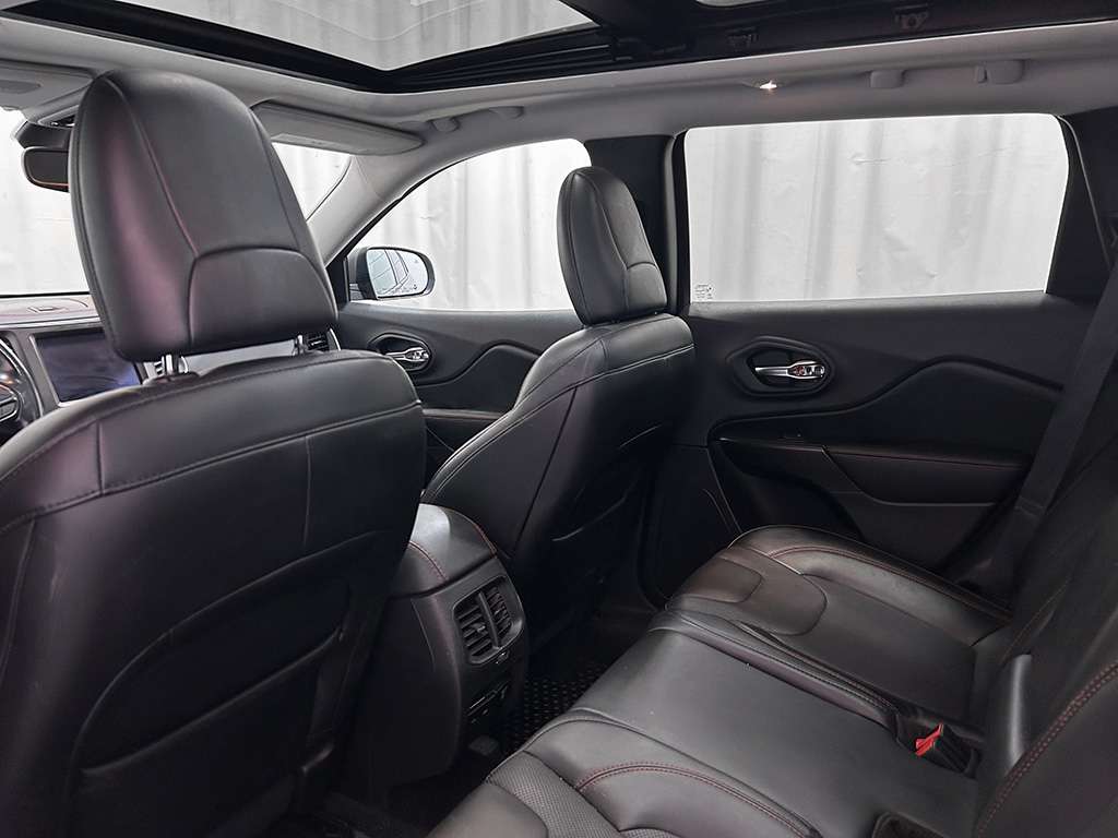 2020 Jeep Cherokee - Image 17