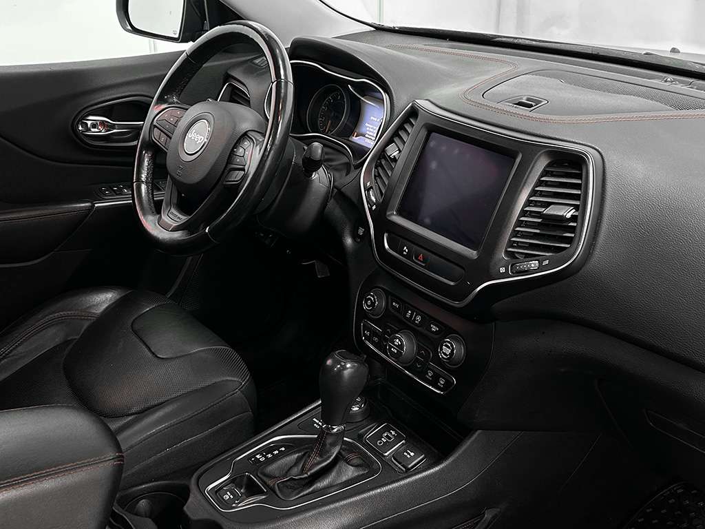 2020 Jeep Cherokee - Image 20