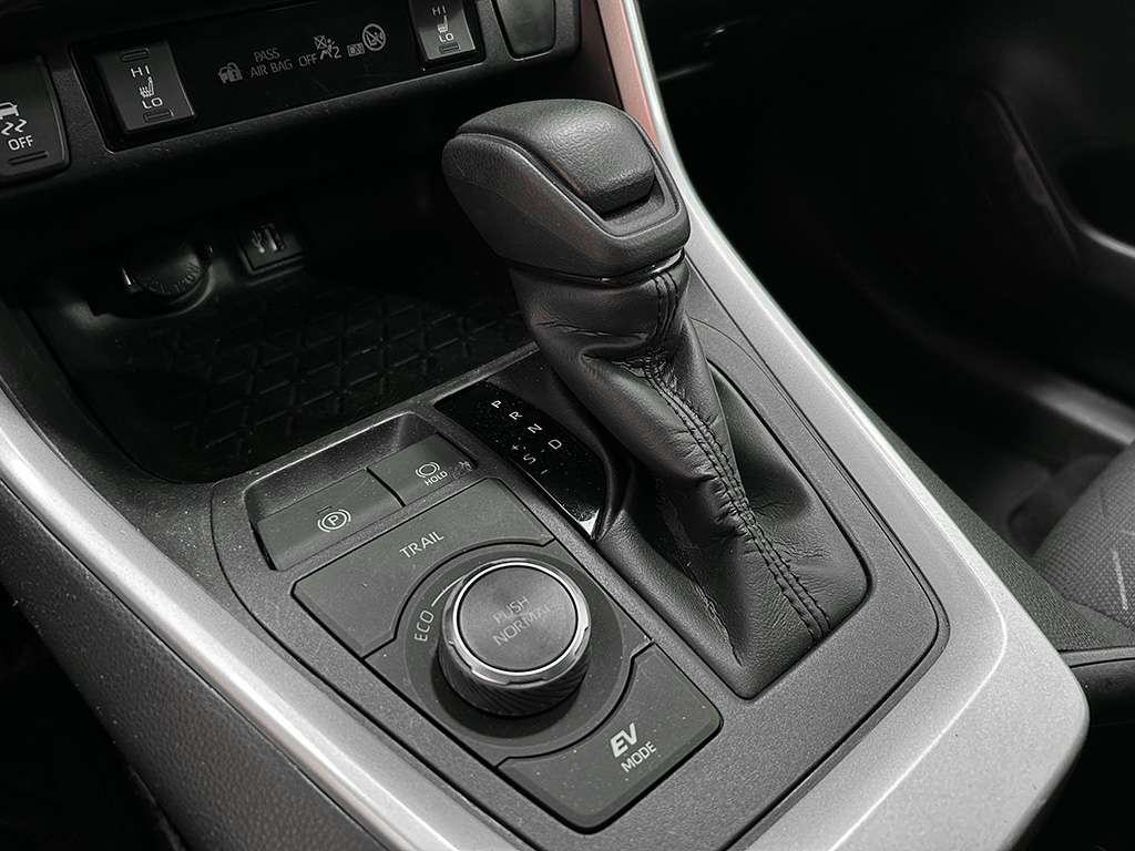 2023 Toyota Rav4 - Image 13
